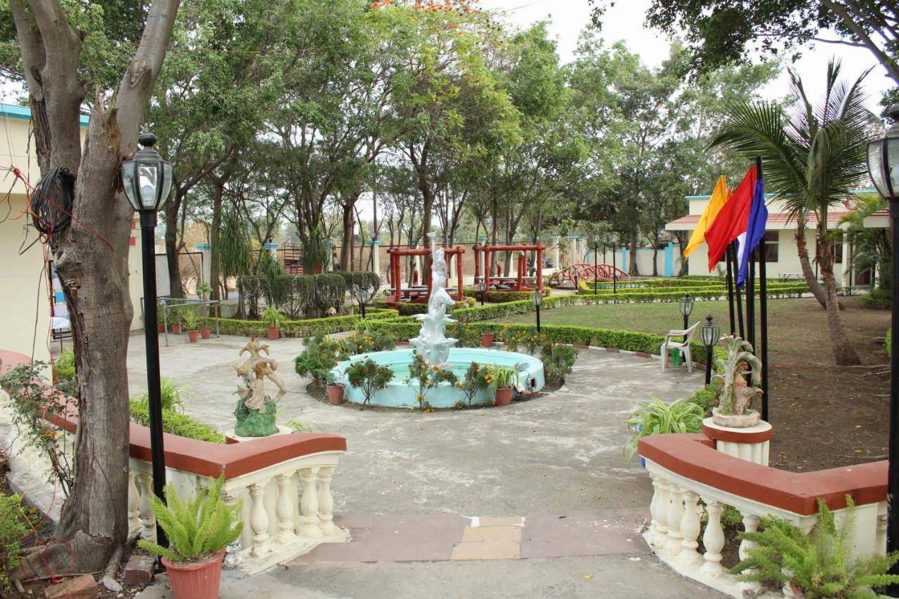 Fun And Food Resort & Holidays Harsola ภายนอก รูปภาพ