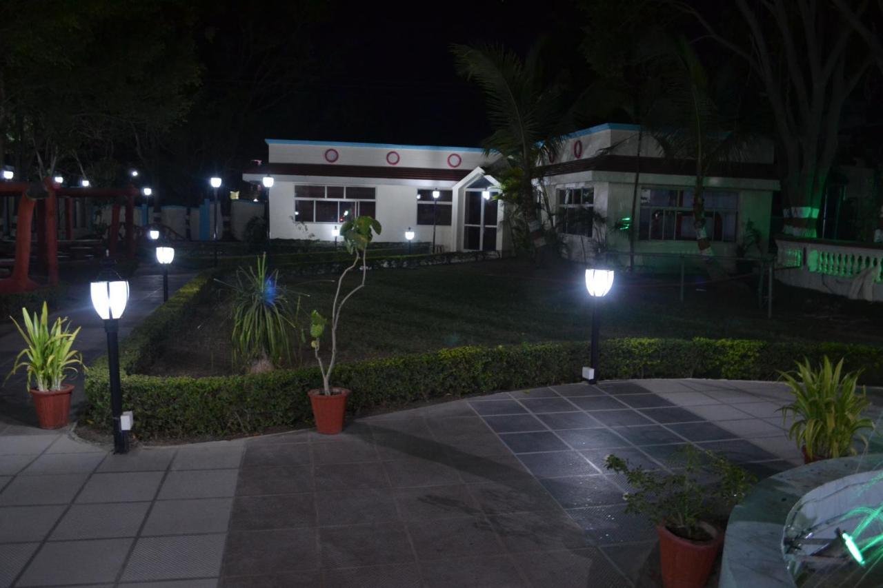 Fun And Food Resort & Holidays Harsola ภายนอก รูปภาพ